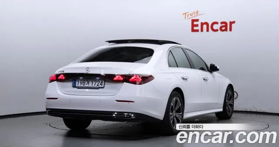 Mercedes-Benz E-Class 