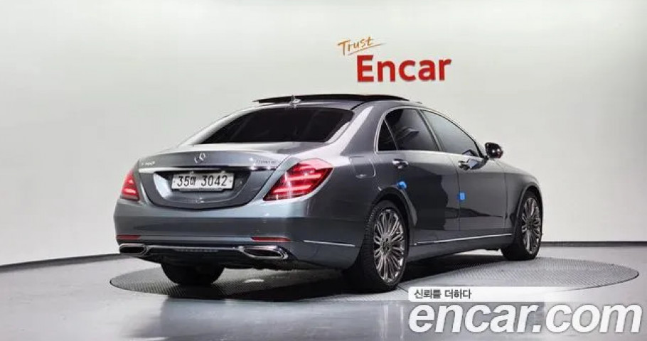 Mercedes-Benz S-Class 