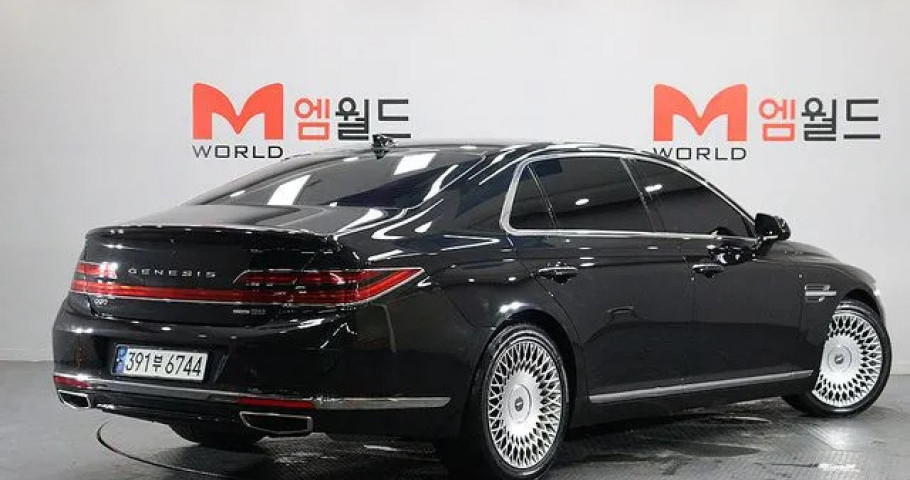 Genesis G90 