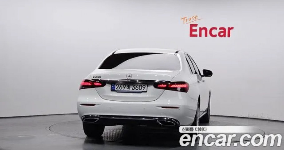 Mercedes-Benz E-Class 