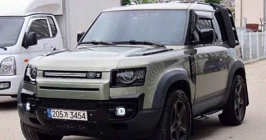 Land Rover Defender 