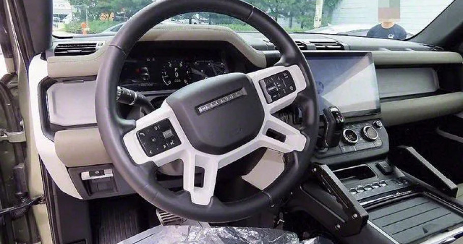 Land Rover Defender 