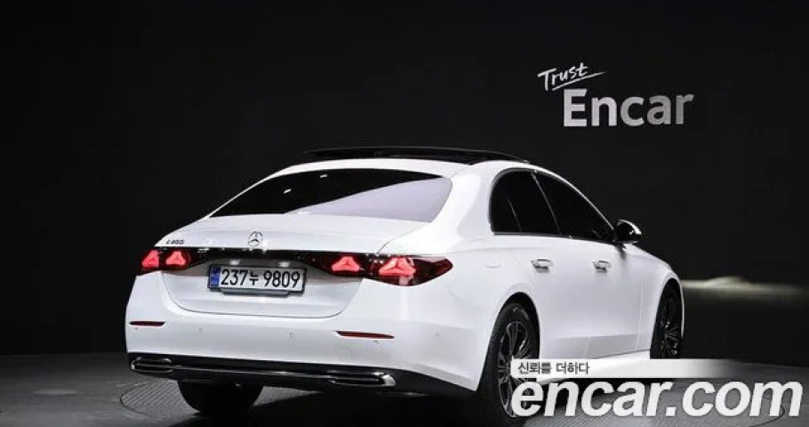 Mercedes-Benz E-Class 