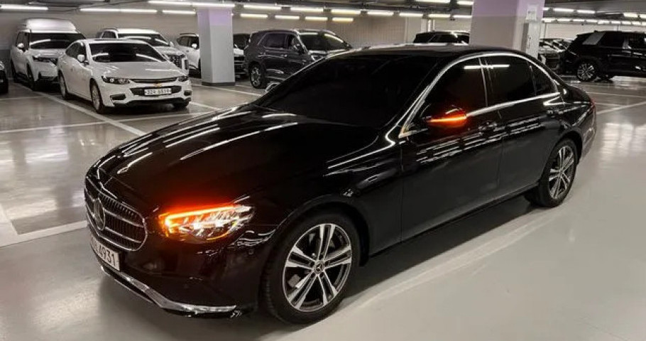 Mercedes-Benz E-Class 