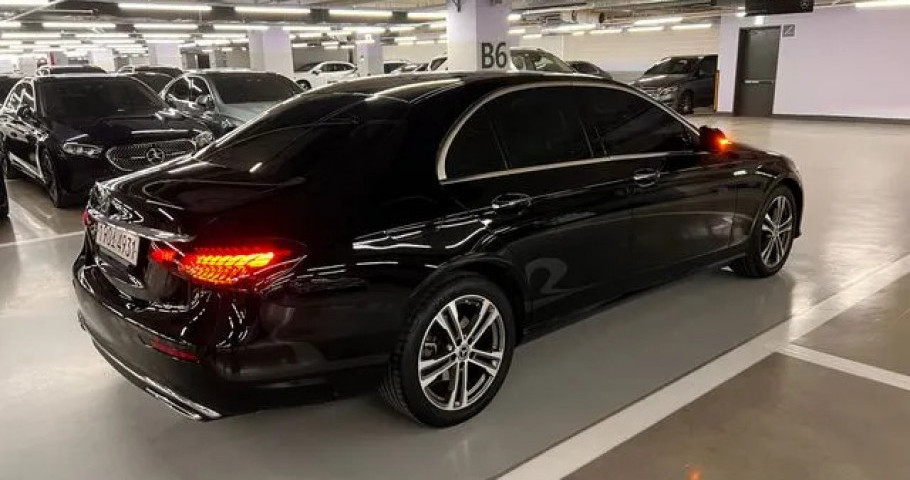 Mercedes-Benz E-Class 