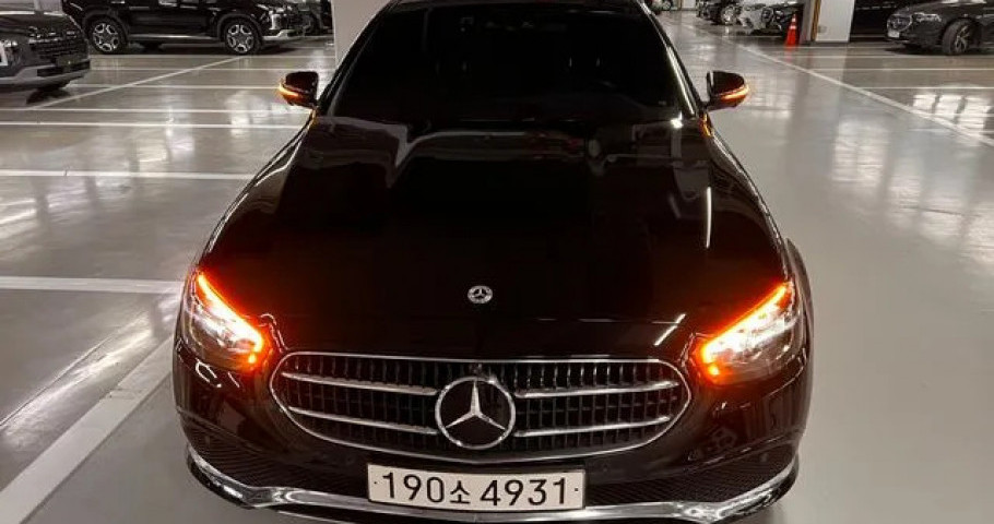 Mercedes-Benz E-Class 