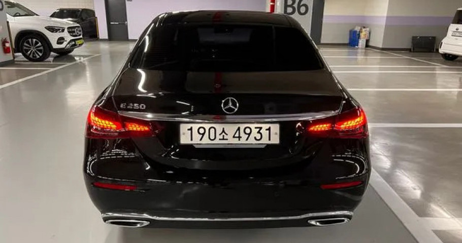 Mercedes-Benz E-Class 