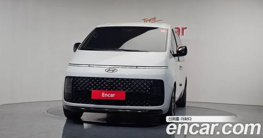 Hyundai Staria 