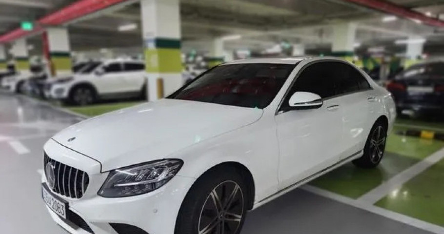 Mercedes-Benz C-Class 