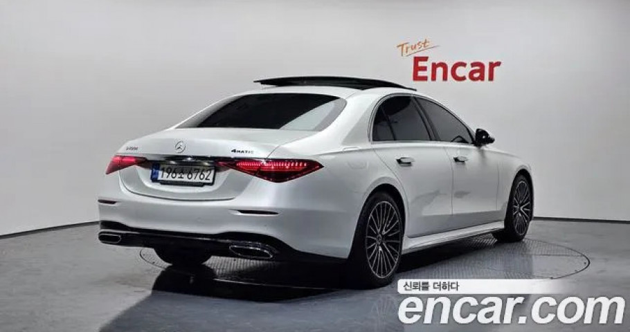 Mercedes-Benz S-Class 