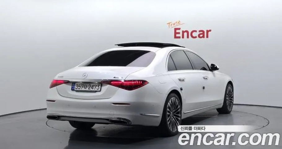 Mercedes-Benz S-Class 