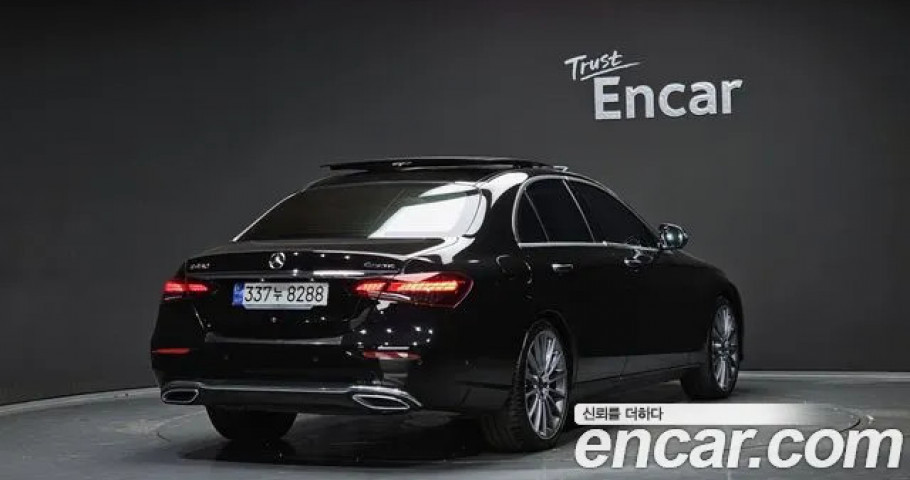 Mercedes-Benz E-Class 