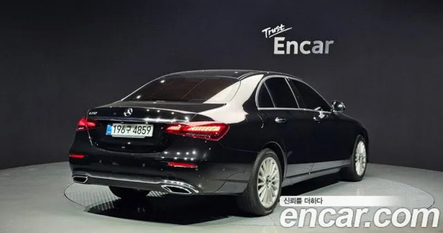 Mercedes-Benz E-Class 