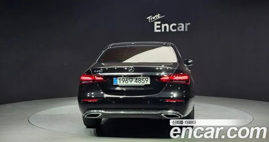 Mercedes-Benz E-Class 