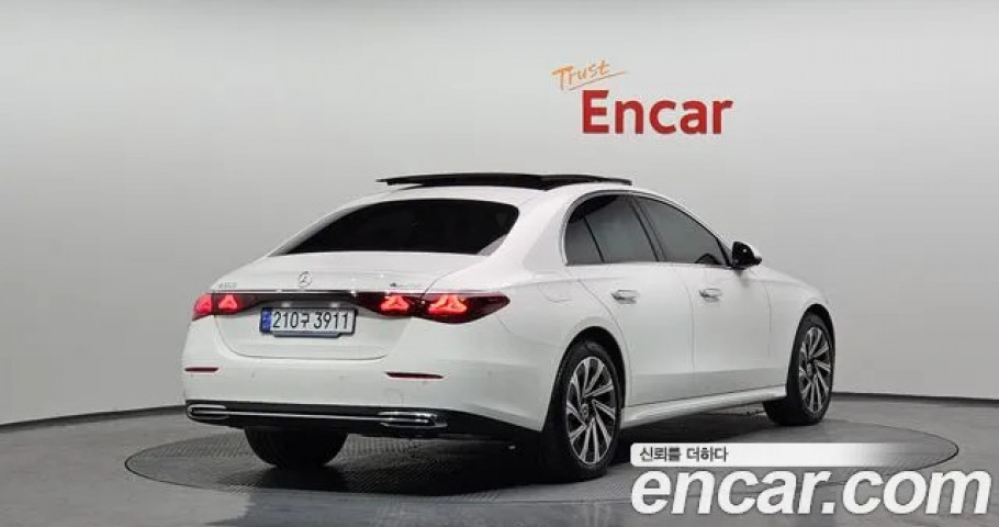 Mercedes-Benz E-Class 