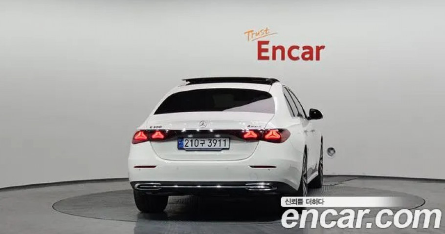 Mercedes-Benz E-Class 