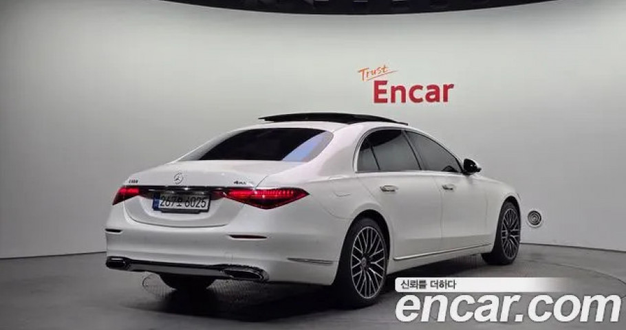 Mercedes-Benz S-Class 