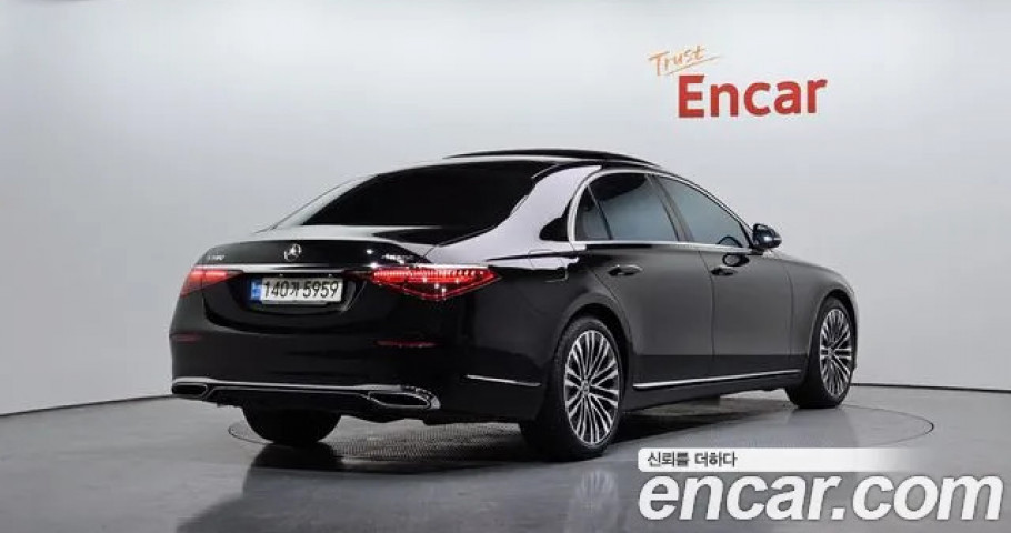 Mercedes-Benz S-Class 