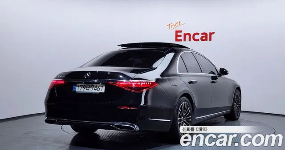 Mercedes-Benz S-Class 