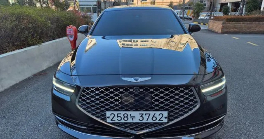 Genesis G90 