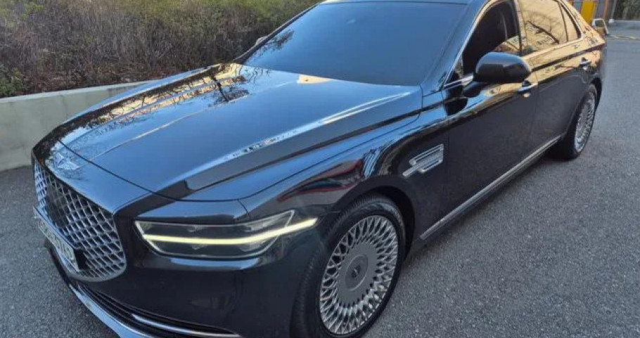 Genesis G90 