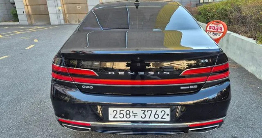Genesis G90 