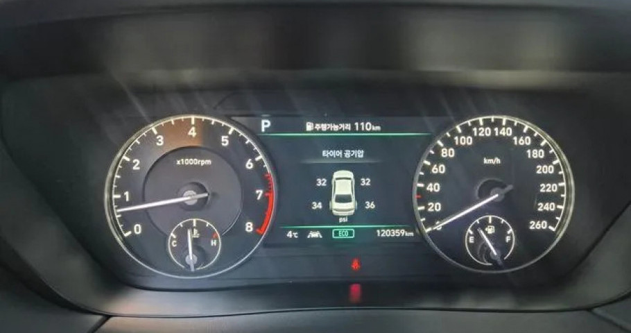 Genesis G90 