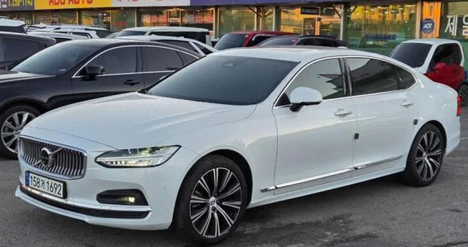 Volvo S90 
