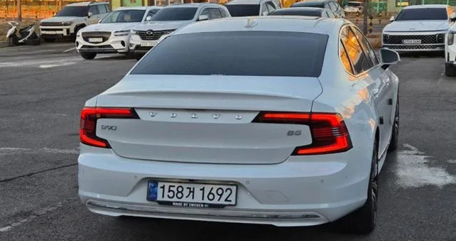 Volvo S90 