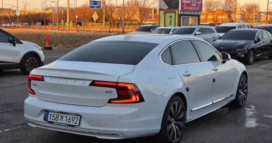 Volvo S90 