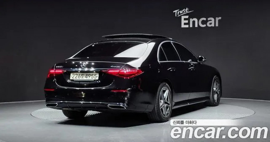 Mercedes-Benz S-Class 