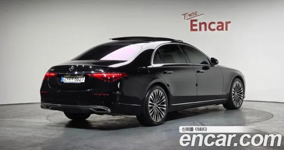 Mercedes-Benz S-Class 