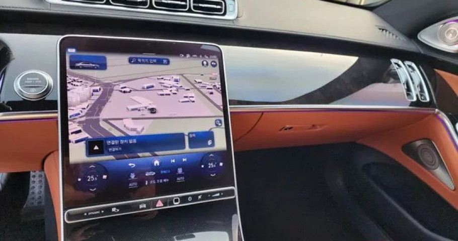 Mercedes-Benz S-Class 