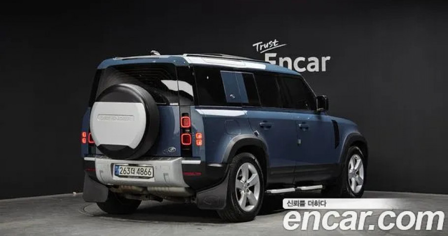 Land Rover Defender 