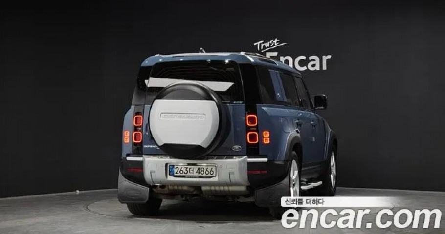 Land Rover Defender 