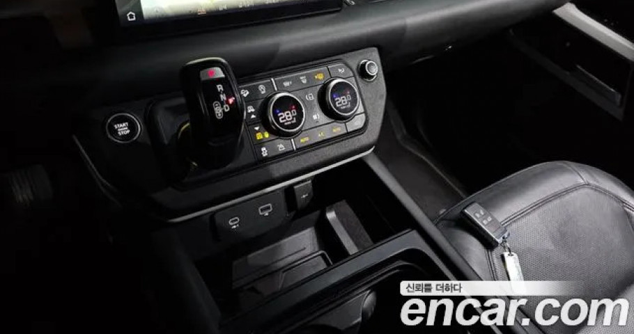 Land Rover Defender 