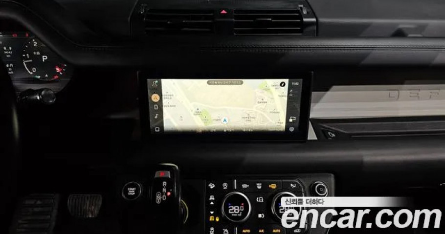 Land Rover Defender 