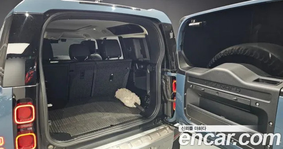 Land Rover Defender 