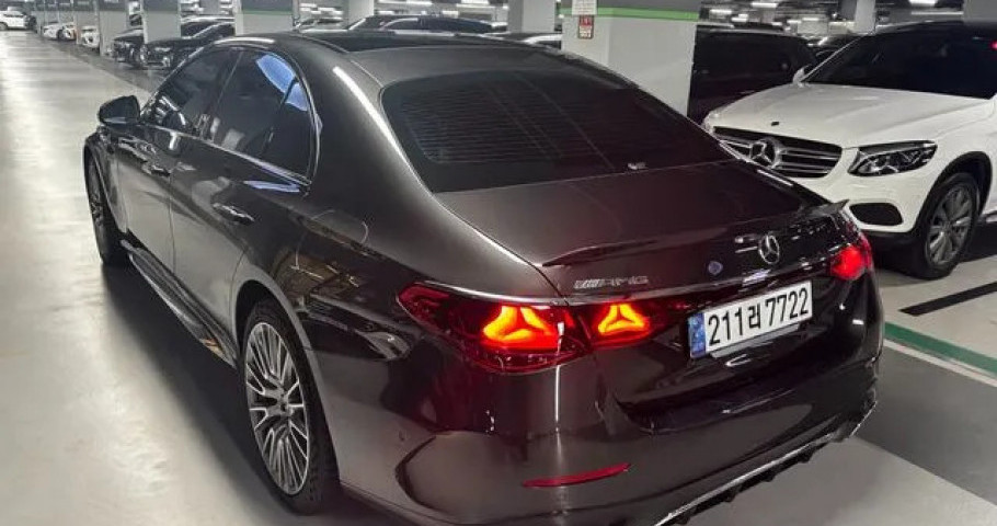 Mercedes-Benz E-Class 