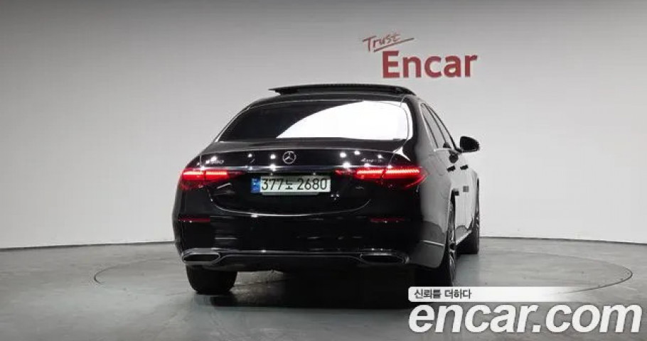 Mercedes-Benz S-Class 