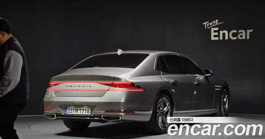 Genesis G90 