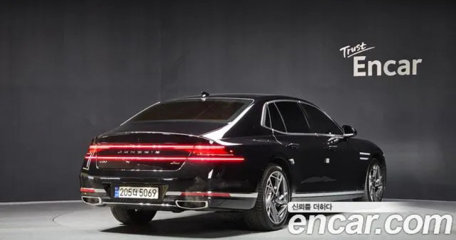 Genesis G90 
