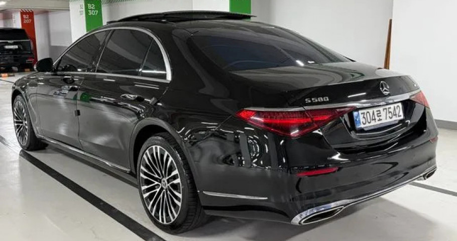 Mercedes-Benz S-Class 