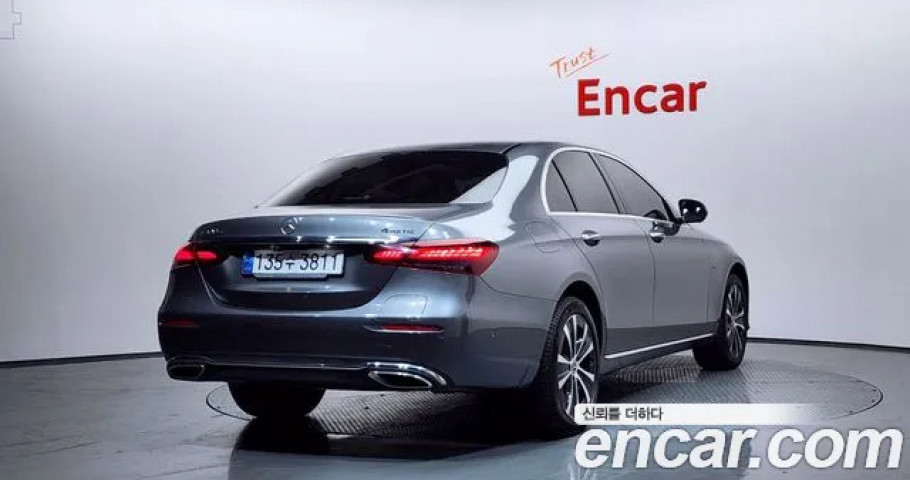 Mercedes-Benz E-Class 