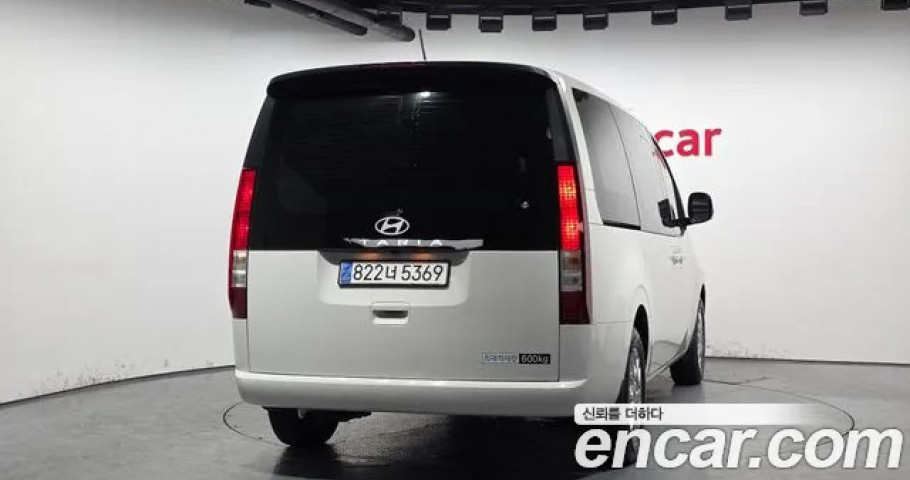 Hyundai Staria 