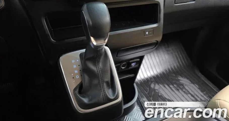 Hyundai Staria 