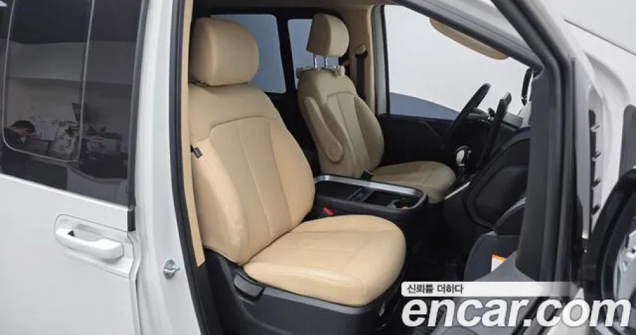 Hyundai Staria 