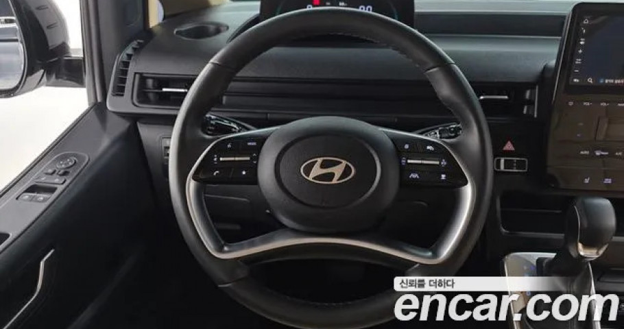 Hyundai Staria 