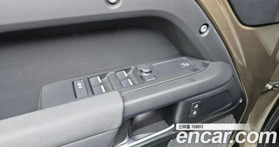 Land Rover Defender 