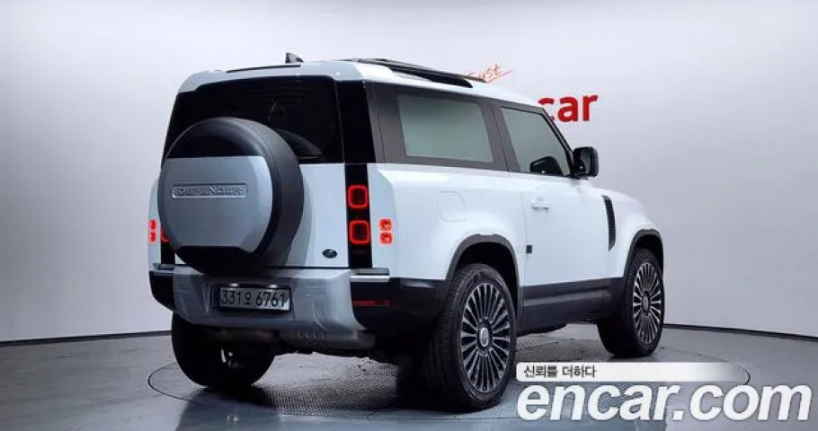 Land Rover Defender 